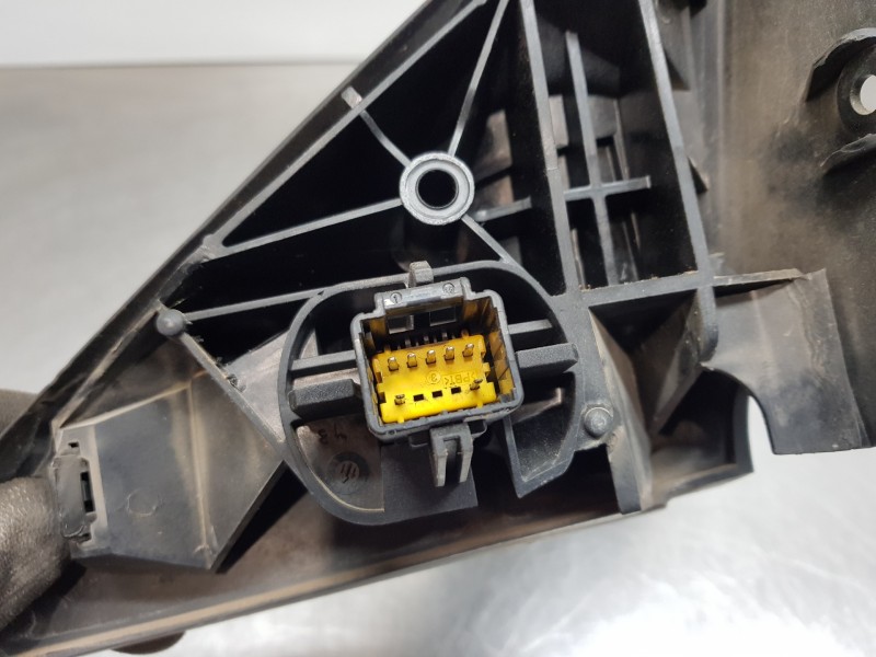 Recambio de retrovisor derecho para renault scenic ii adventure referencia OEM IAM 7701068385  