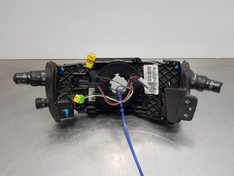Recambio de mando multifuncion para renault scenic ii adventure referencia OEM IAM 7701060399  