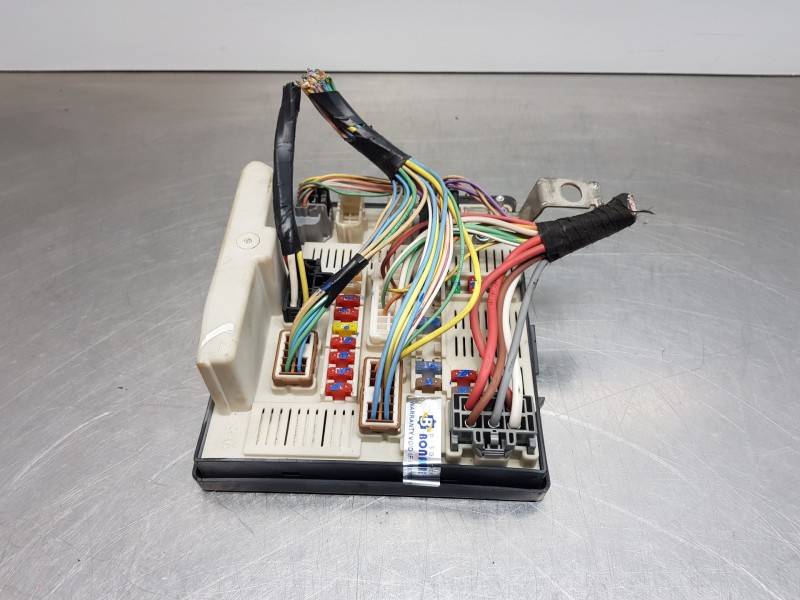 Recambio de caja reles / fusibles para renault scenic ii adventure referencia OEM IAM 8200481866  