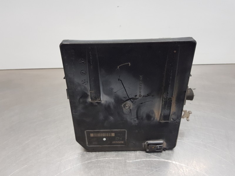 Recambio de caja reles / fusibles para renault scenic ii adventure referencia OEM IAM 8200481866  
