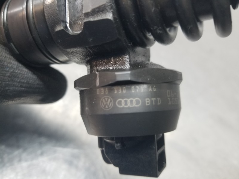 Recambio de inyector para audi a3 sportback (8p) attraction referencia OEM IAM 0414720215  