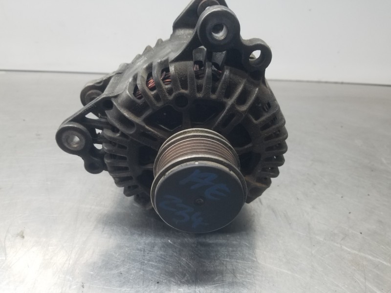Recambio de alternador para audi a3 sportback (8p) attraction referencia OEM IAM 06F903023C  