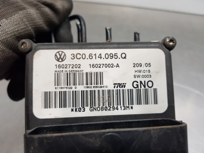 Recambio de abs para volkswagen passat berlina (3c2) elegance referencia OEM IAM 3C0614109A  
