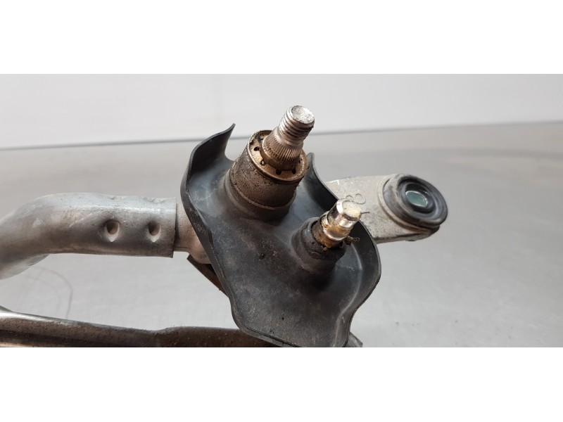 Recambio de motor limpia delantero para toyota yaris hybrid active referencia OEM IAM 851100D191  