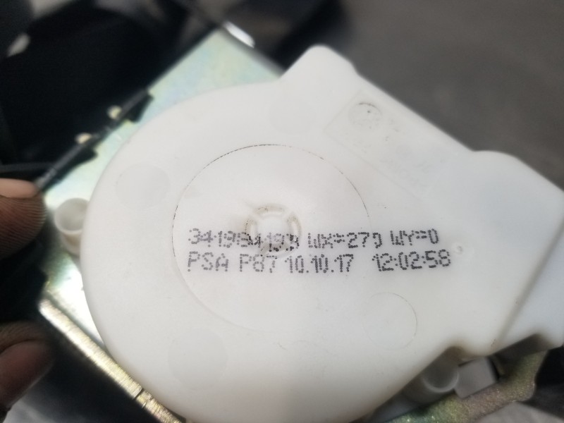 Recambio de cinturon seguridad trasero central para peugeot 5008 active referencia OEM IAM 98094929XX  