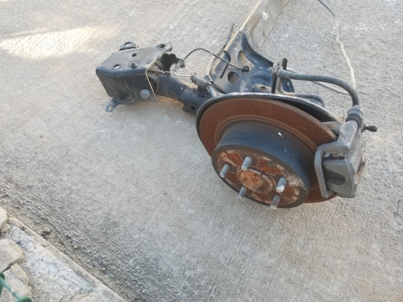 Recambio de puente trasero para nissan pulsar (c13) fastback referencia OEM IAM 555013ZU1A  