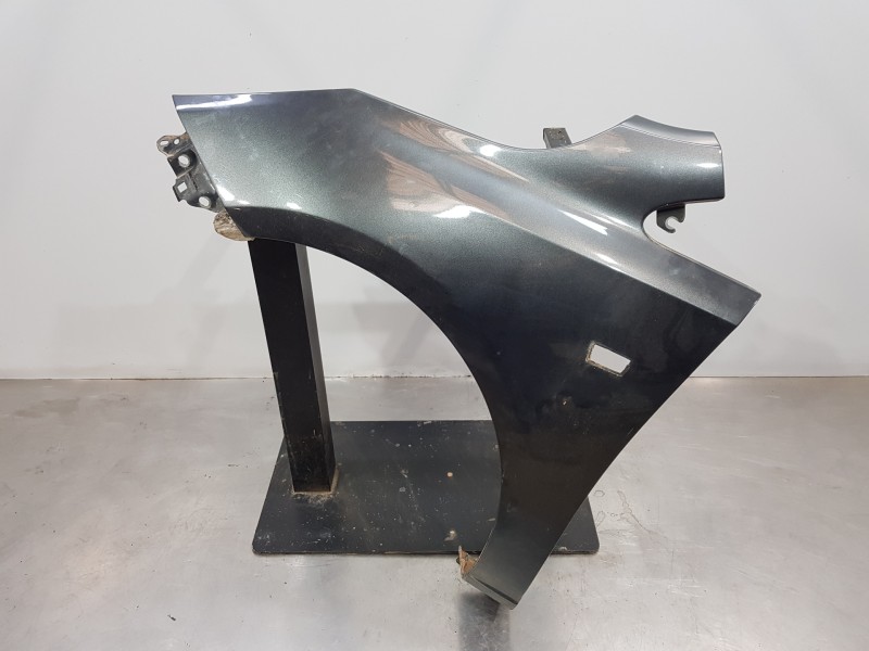 Recambio de aleta delantera izquierda para opel corsa e design referencia OEM IAM 13434576  