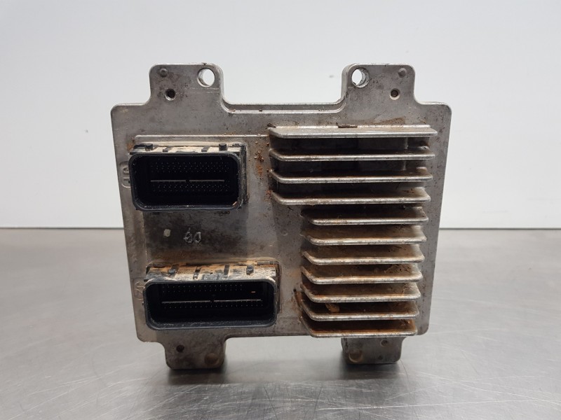 Recambio de centralita motor uce para opel corsa e design referencia OEM IAM 12679199 12679197 