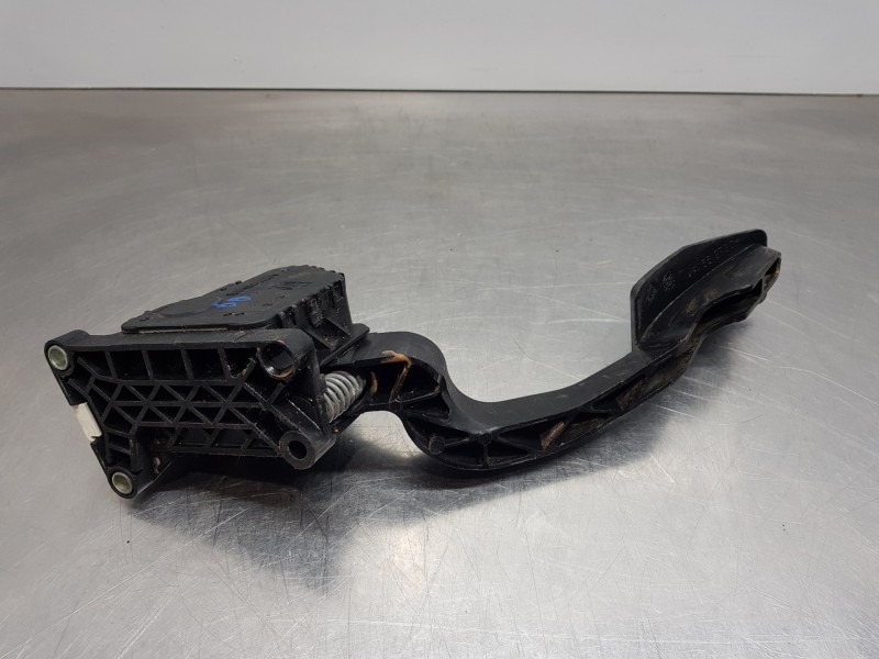 Recambio de pedal acelerador para opel corsa e design referencia OEM IAM 13305804  