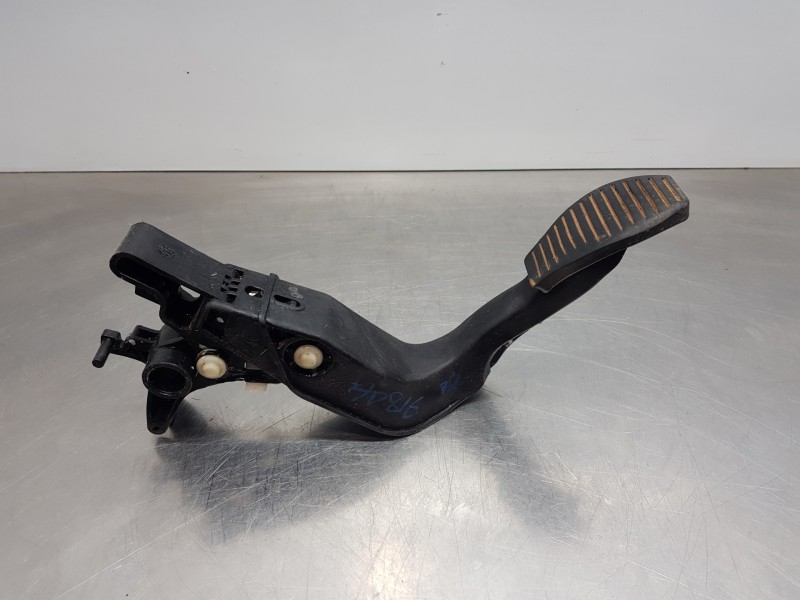 Recambio de pedal embrague para opel corsa e design referencia OEM IAM 560293  