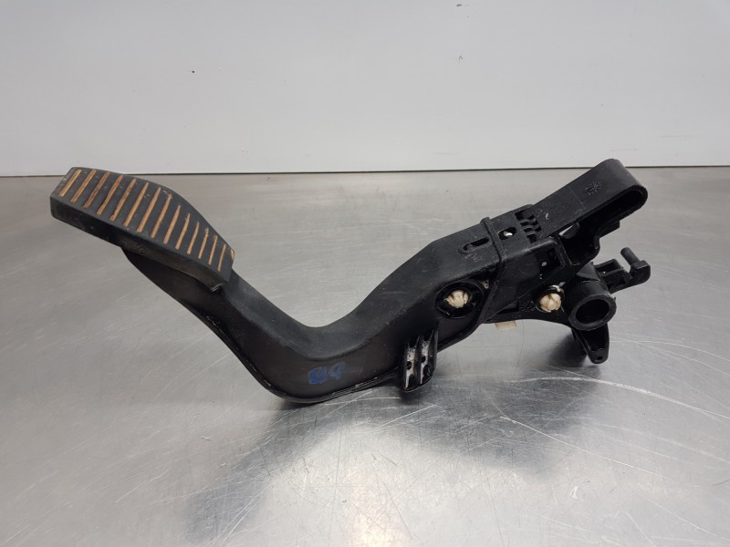 Recambio de pedal embrague para opel corsa e design referencia OEM IAM 560293  