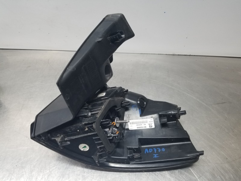 Recambio de piloto trasero izquierdo para peugeot 5008 active referencia OEM IAM 9811028080  