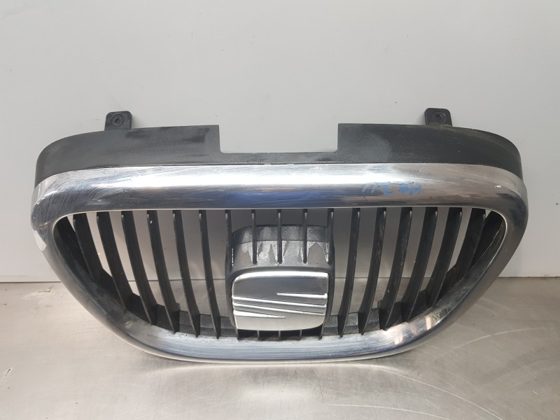 Recambio de rejilla delantera para seat altea (5p1) style referencia OEM IAM 5P0853651A  