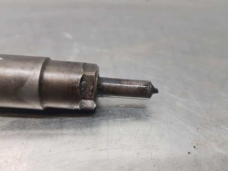 Recambio de inyector para fiat bravo (198) active referencia OEM IAM 0445110276  