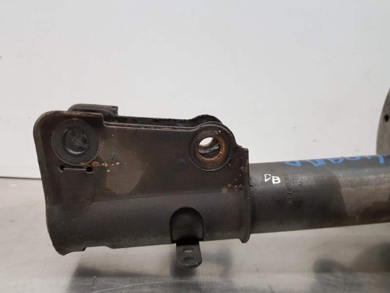 Recambio de amortiguador delantero derecho para chrysler voyager (rg) lx referencia OEM IAM 5066338AA  