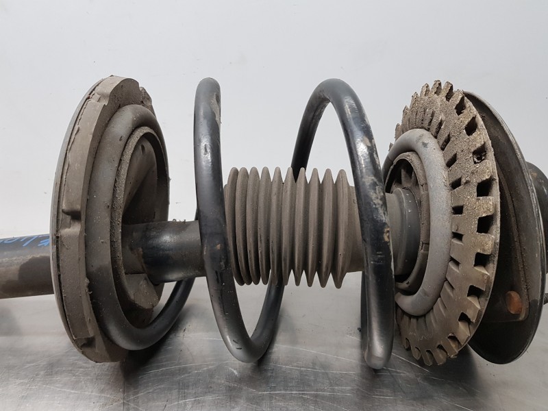 Recambio de amortiguador delantero derecho para chrysler voyager (rg) lx referencia OEM IAM 5066338AA  