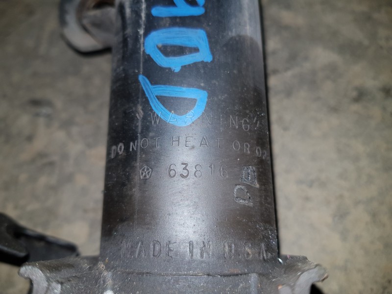 Recambio de amortiguador delantero derecho para chrysler voyager (rg) lx referencia OEM IAM 5066338AA  