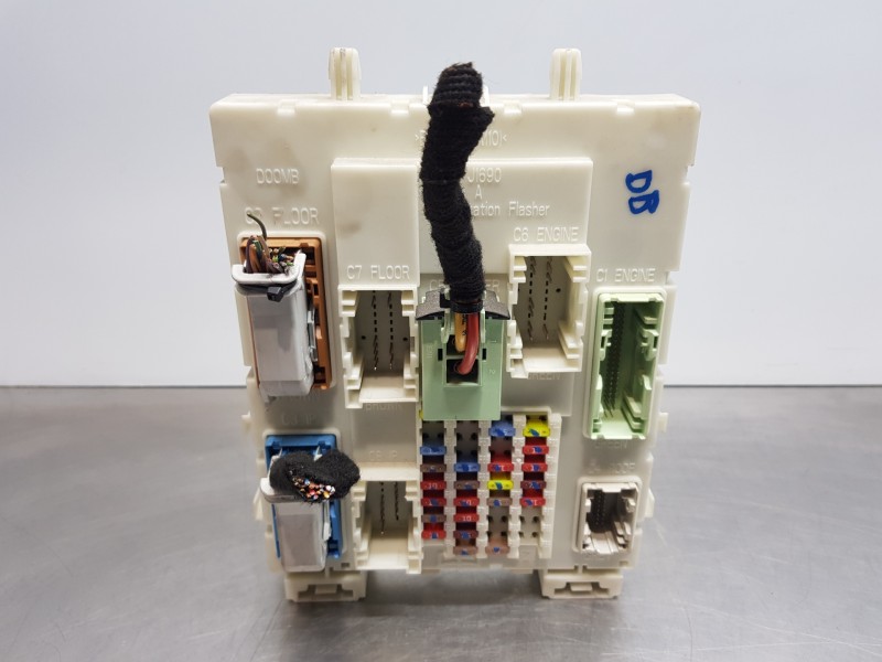 Recambio de caja reles / fusibles para volvo v40 momentum referencia OEM IAM 31394135  