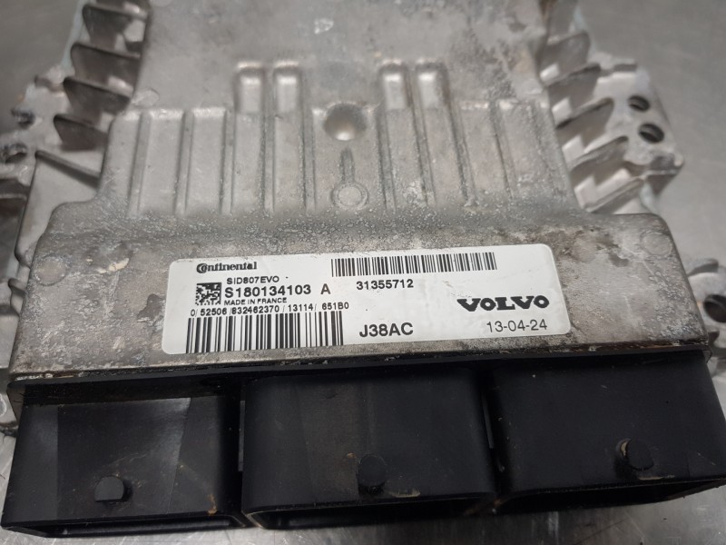 Recambio de centralita motor uce para volvo v40 momentum referencia OEM IAM 31355712  