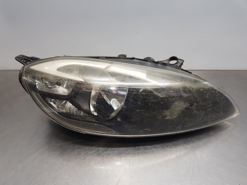 Recambio de faro derecho para volvo v40 momentum referencia OEM IAM 31283327  