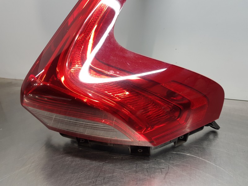 Recambio de piloto trasero derecho para volvo v40 momentum referencia OEM IAM 31395845  