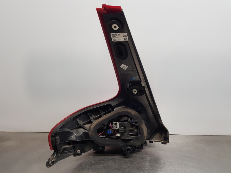 Recambio de piloto trasero derecho para volvo v40 momentum referencia OEM IAM 31395845  