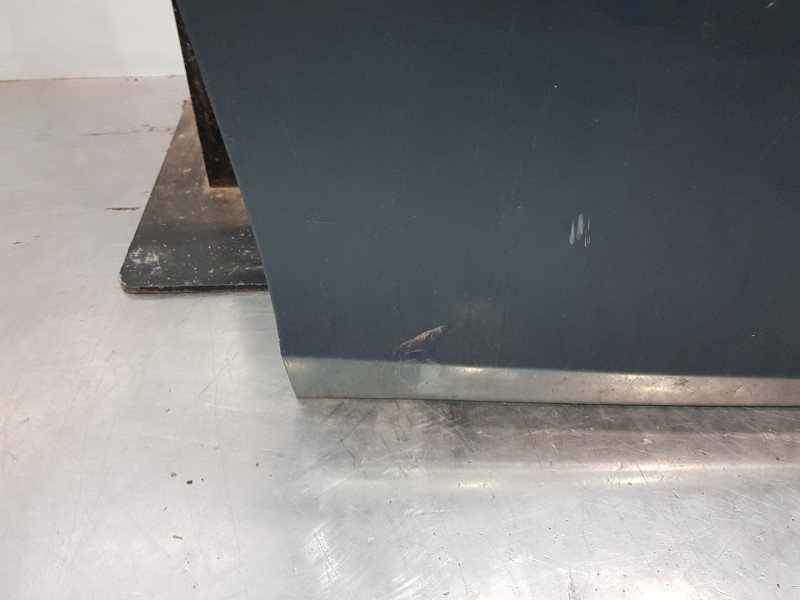 Recambio de puerta delantera derecha para volvo v40 momentum referencia OEM IAM 32321019  