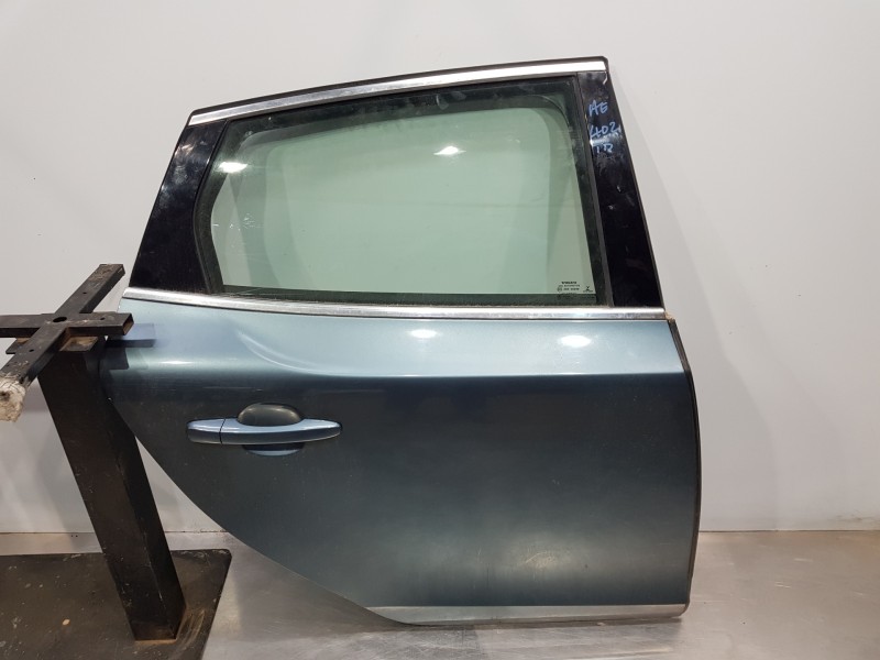 Recambio de puerta trasera derecha para volvo v40 momentum referencia OEM IAM 32351000  