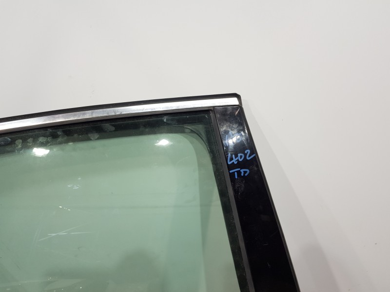 Recambio de puerta trasera derecha para volvo v40 momentum referencia OEM IAM 32351000  