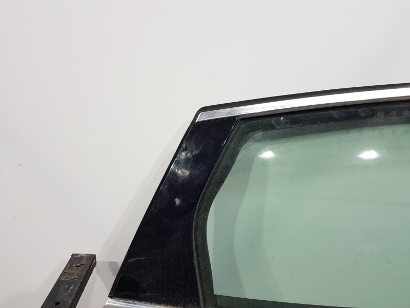 Recambio de puerta trasera derecha para volvo v40 momentum referencia OEM IAM 32351000  