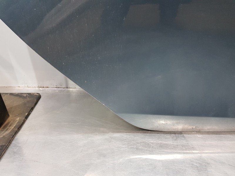 Recambio de puerta trasera derecha para volvo v40 momentum referencia OEM IAM 32351000  