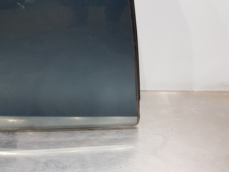 Recambio de puerta trasera derecha para volvo v40 momentum referencia OEM IAM 32351000  