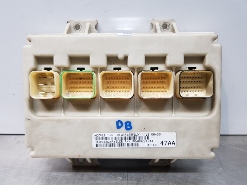 Recambio de caja reles / fusibles para chrysler voyager (rg) lx referencia OEM IAM 04692247AA  