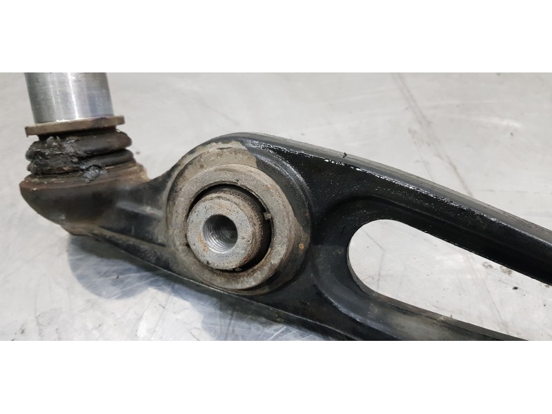 Recambio de brazo suspension inferior delantero derecho para land rover range rover vogue referencia OEM IAM LR034217  