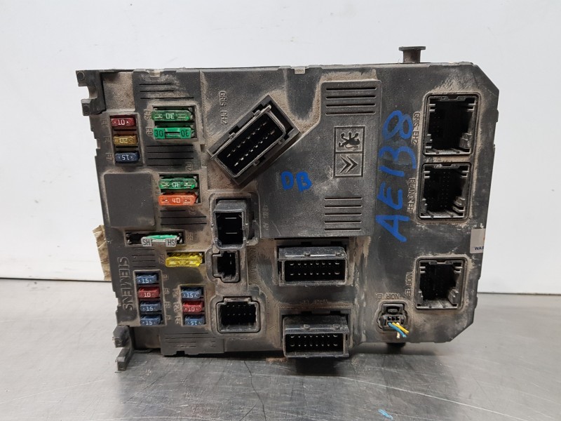 Recambio de caja reles / fusibles para citroen c3 pluriel exclusive referencia OEM IAM 9650585680  