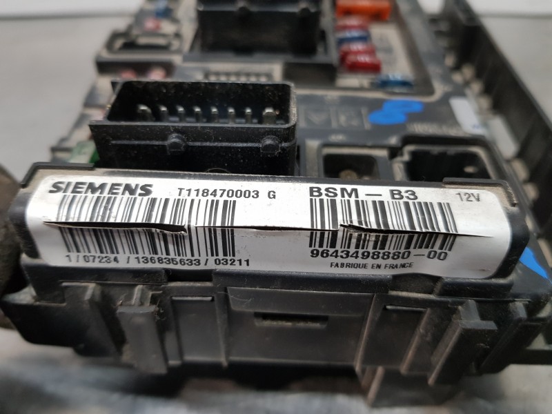 Recambio de caja reles / fusibles para citroen c3 pluriel exclusive referencia OEM IAM 9643498880  