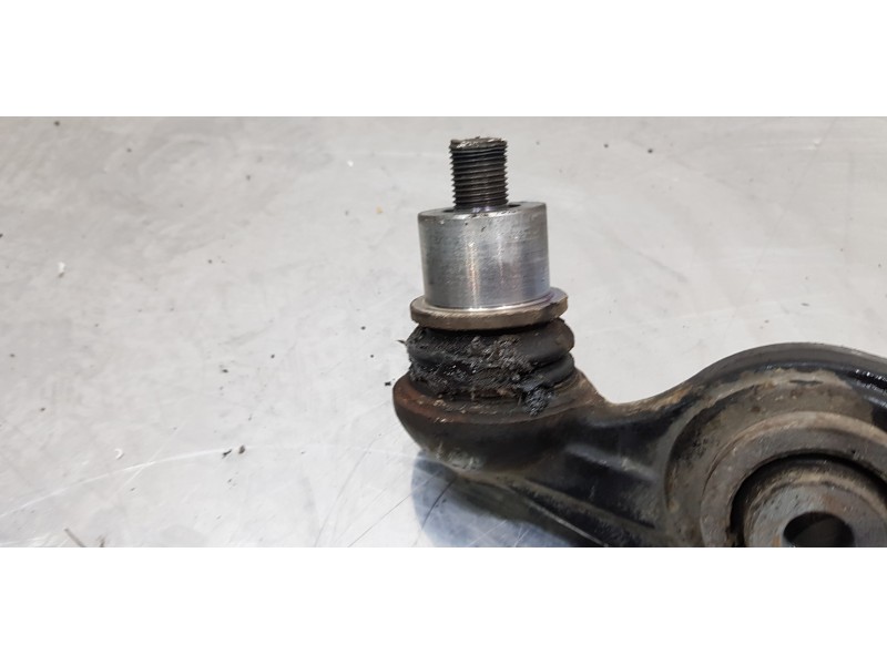 Recambio de brazo suspension inferior delantero derecho para land rover range rover vogue referencia OEM IAM LR034217  