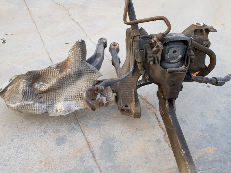 Recambio de puente delantero para audi a5 coupe (8t) coupe referencia OEM IAM 8T0399315H  