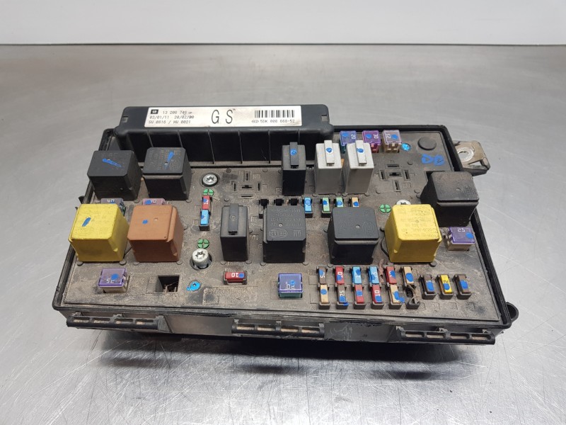 Recambio de caja reles / fusibles para opel zafira b cosmo referencia OEM IAM   