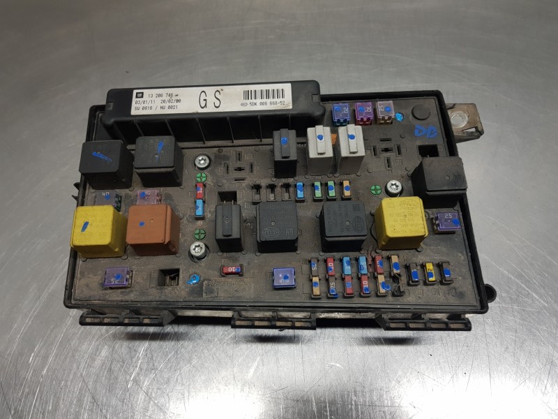 Recambio de caja reles / fusibles para opel zafira b cosmo referencia OEM IAM   