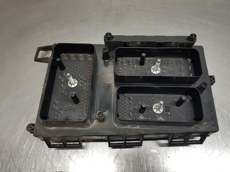 Recambio de caja reles / fusibles para opel zafira b cosmo referencia OEM IAM   