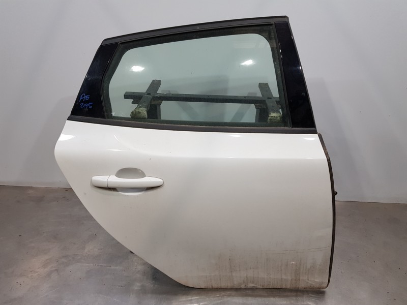 Recambio de puerta trasera derecha para volvo v40 momentum referencia OEM IAM   