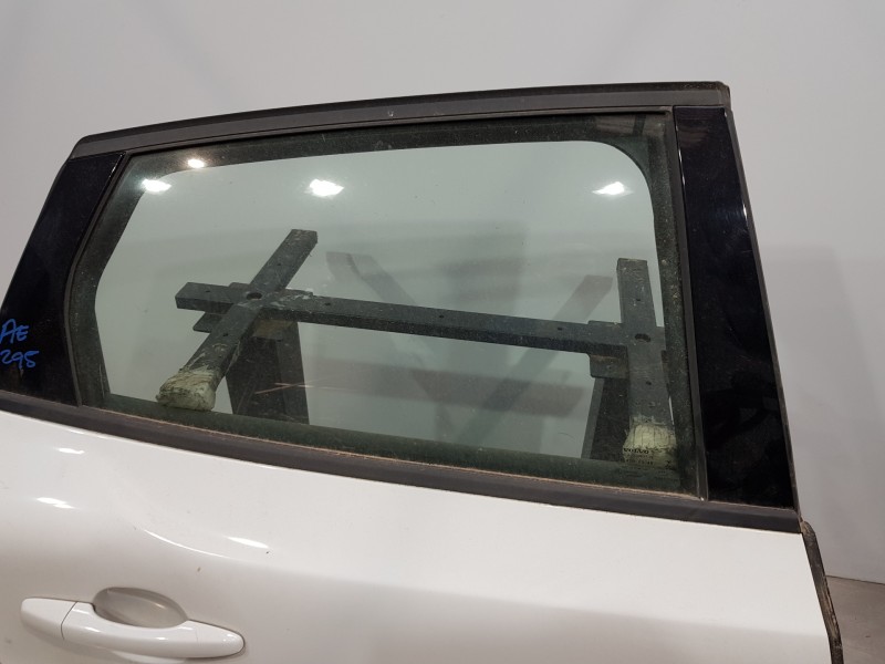 Recambio de puerta trasera derecha para volvo v40 momentum referencia OEM IAM   