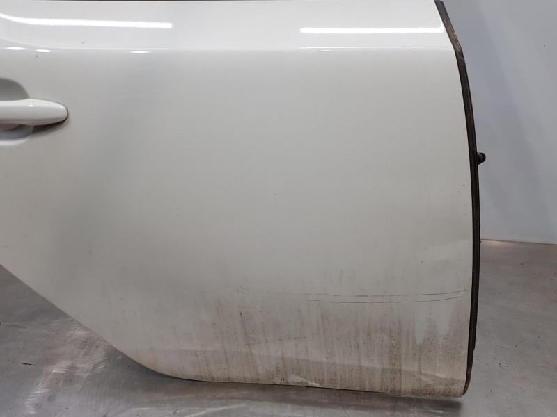 Recambio de puerta trasera derecha para volvo v40 momentum referencia OEM IAM   