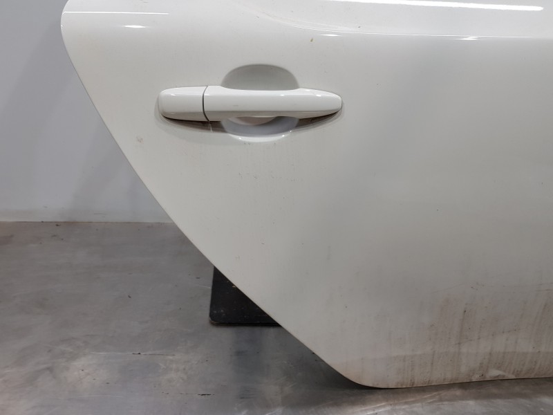 Recambio de puerta trasera derecha para volvo v40 momentum referencia OEM IAM   