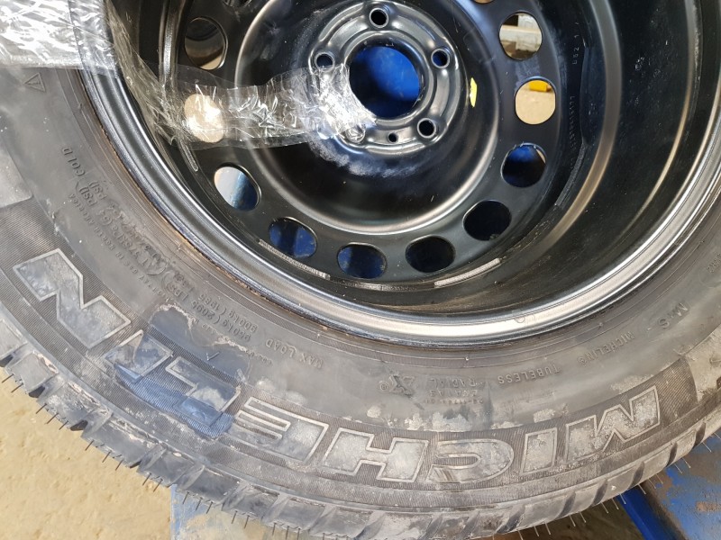 Recambio de neumatico repuesto para peugeot expert combi bluehdi referencia OEM IAM 1677095180 98519218ZY 