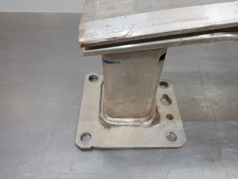 Recambio de refuerzo paragolpes trasero para peugeot expert combi bluehdi referencia OEM IAM 9811393180  