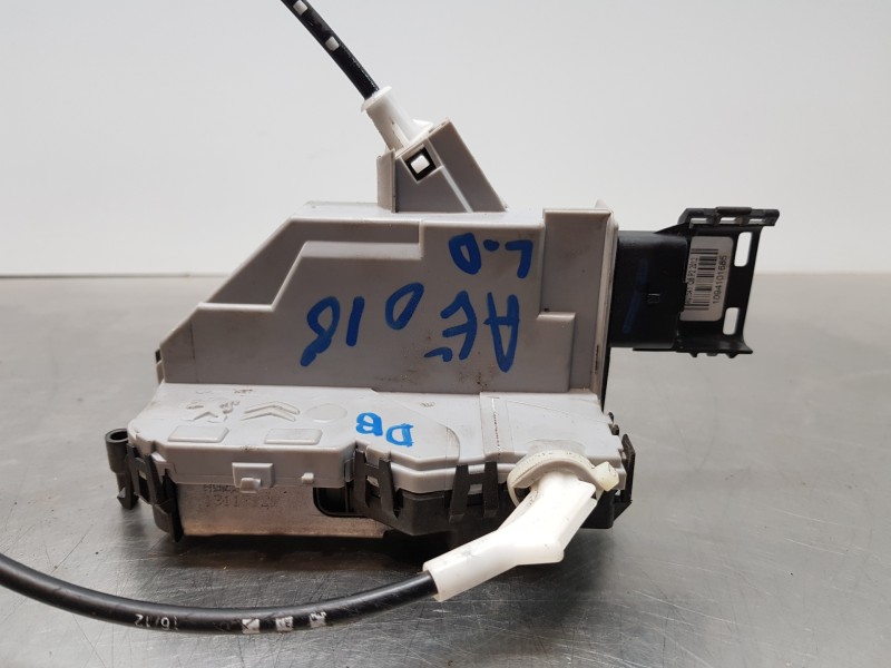 Recambio de cerradura puerta lateral derecha para peugeot partner kombi active referencia OEM IAM 9137N6  