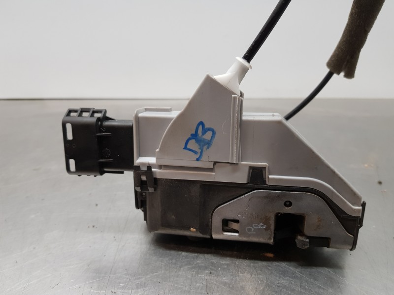 Recambio de cerradura puerta lateral derecha para peugeot partner kombi active referencia OEM IAM 9137N6  
