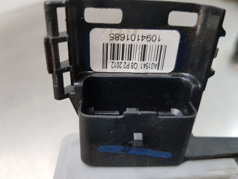 Recambio de cerradura puerta lateral derecha para peugeot partner kombi active referencia OEM IAM 9137N6  